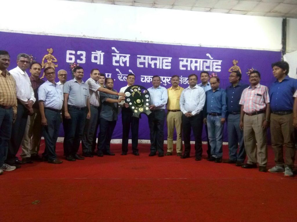 चक्रधरपुर : 307 रेलकर्मी डीआरएम अवार्ड से सम्मानित