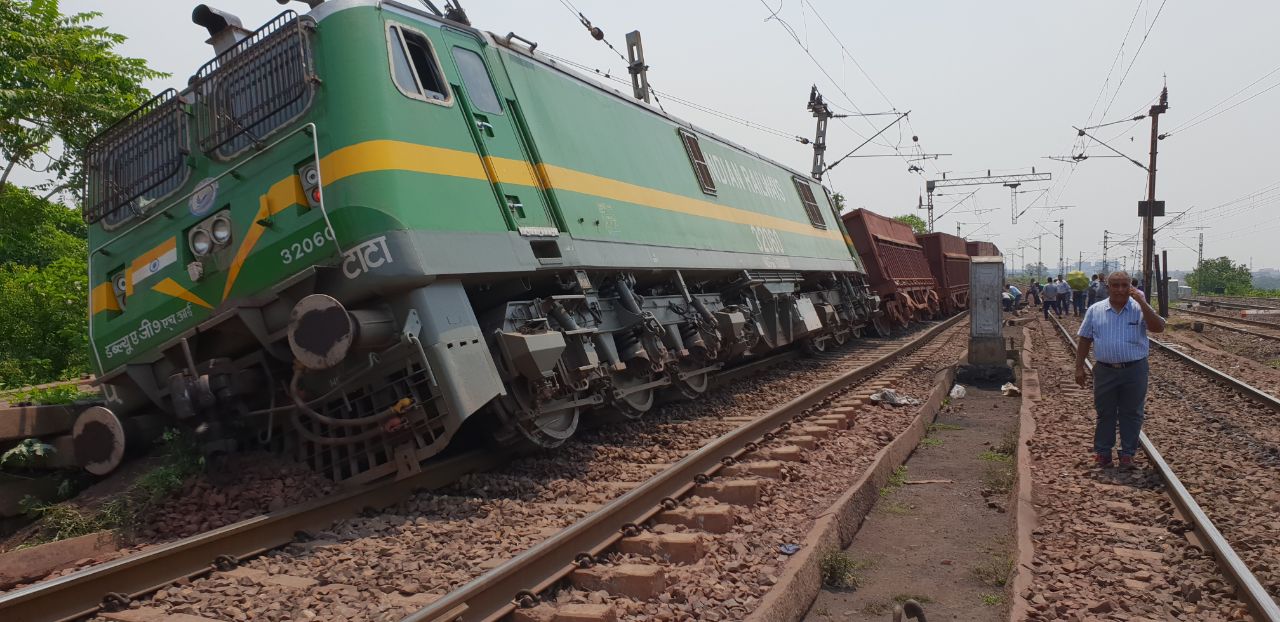 टाटानगर : ट्रेन दुर्घटना में सहचालक व चालक निलंबित, जांच शुरू