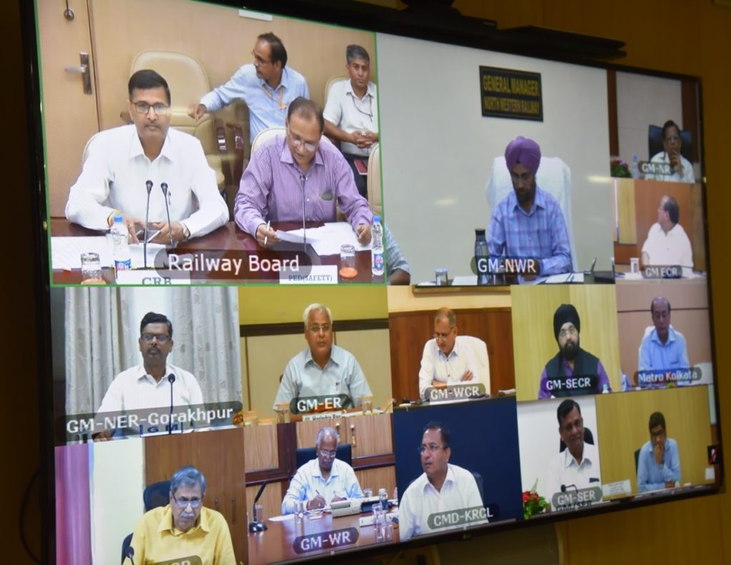 सुरक्षा सावधानियों को ध्यान में रखकर ट्रेनों की समयबद्धता सुनिश्चित करें : सीआरबी