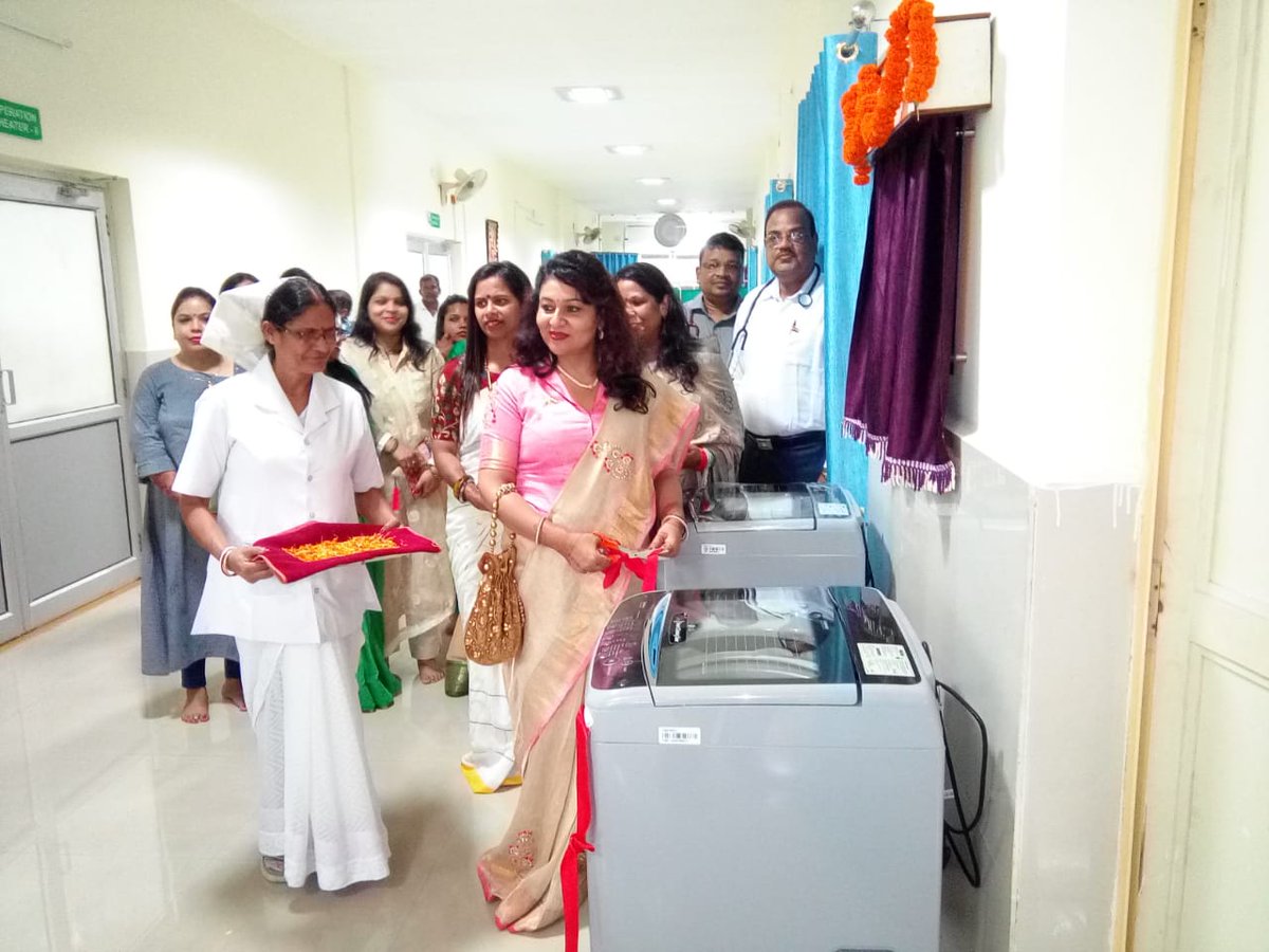 चक्रधरपुर : सर्वो ने रेलवे अस्पताल को दी ऑटोमेटिक वाशिंग मशीन