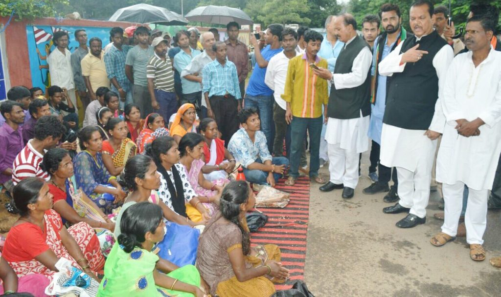 हटिया : रेलवे सफाई कर्मचारी संध के धरना में पहुंचे सुबोधकांत