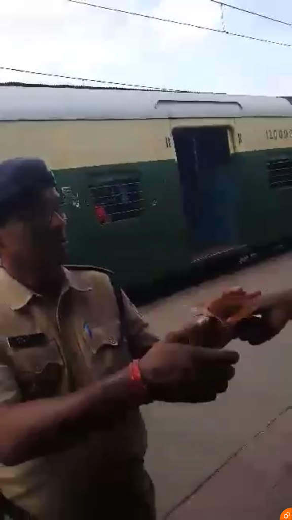 हावड़ा : अवैध वसूली का वीडिया बनाकर किया ट्वीट, आरपीएफ जवान सस्पेंड