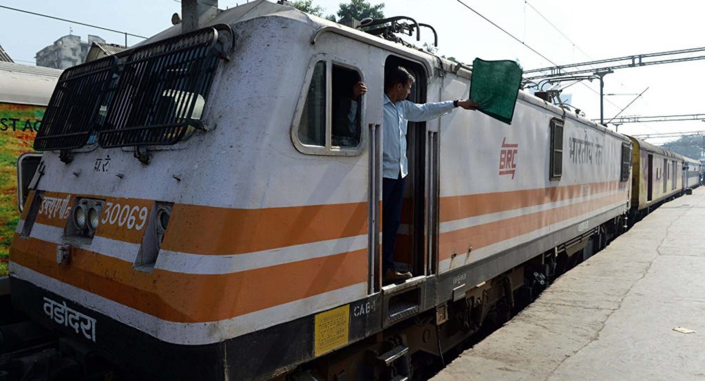 100 और विशेष ट्रेनें चलाने की तैयारी, राज्य सरकारों की हरी झंडी का इंतजार