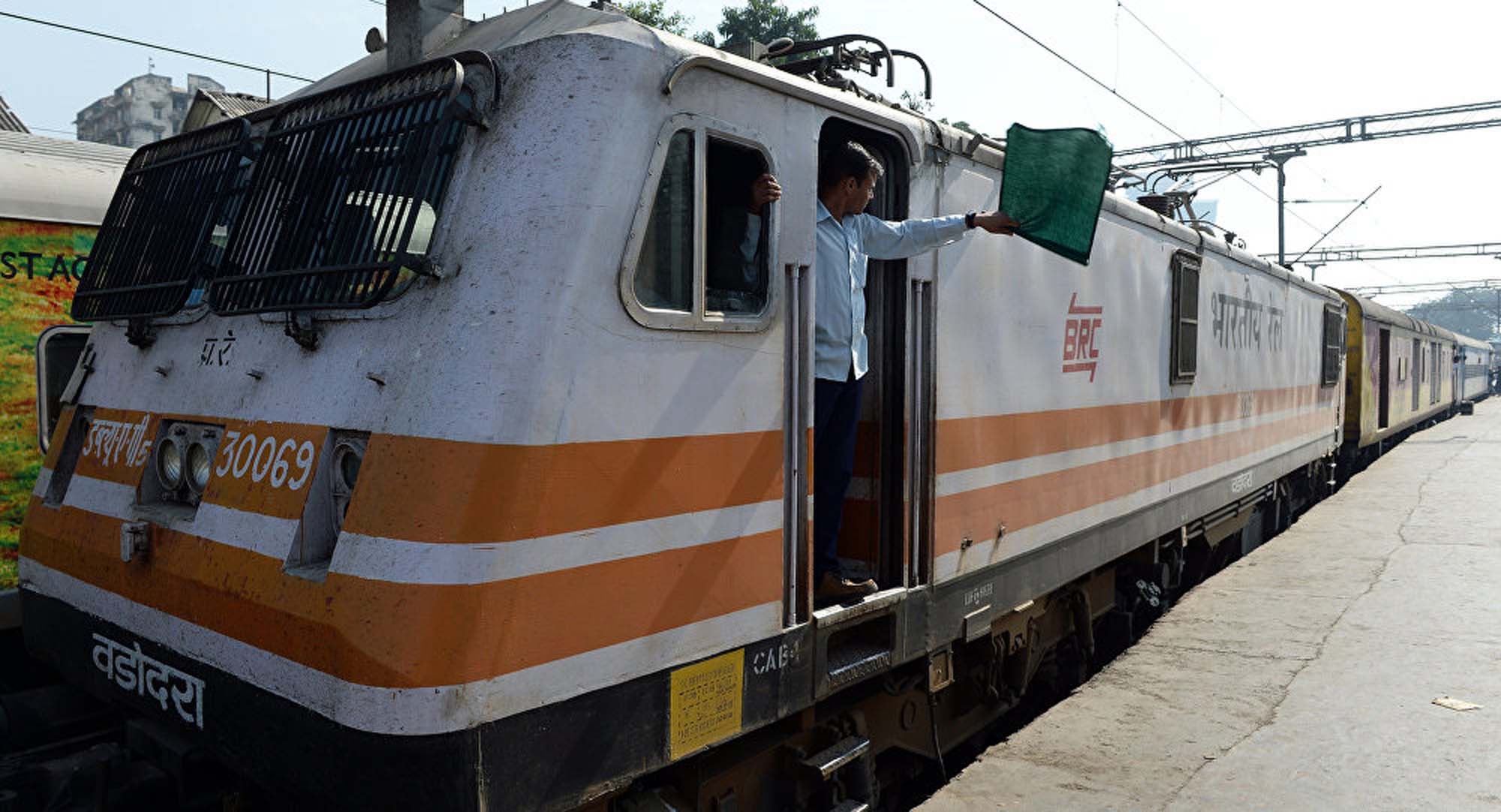 चुनावी रेल पर सवार केंद्र सरकार ने ट्रेन चालक-गार्ड का रनिंग अलाएंस किया दोगुना