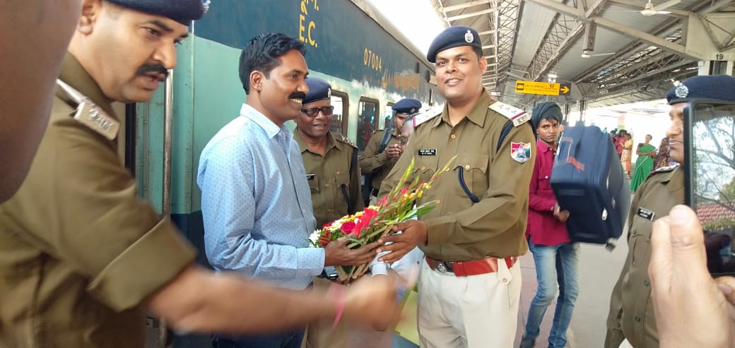 चक्रधरपुर : सीनियर कमांडेंट देवराज ने लिया प्रभार, अधिकारियों ने किया स्वागत