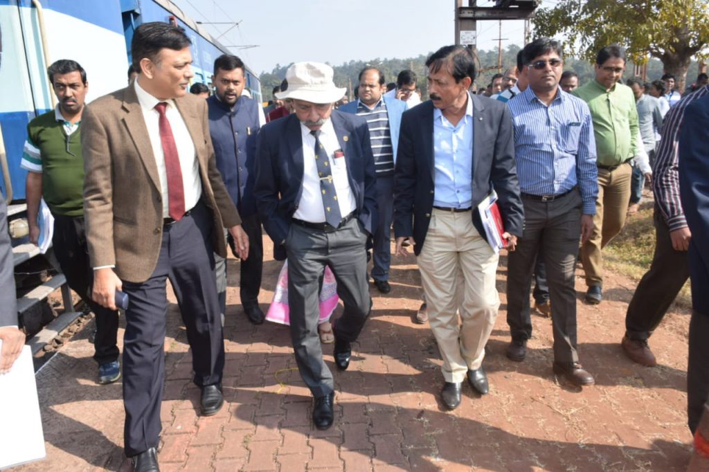 चक्रधरपुर मंडल रेल प्रबंधक छत्रसाल सिंह को मिला लीडरशिप व एक्सीलेंस अवार्ड