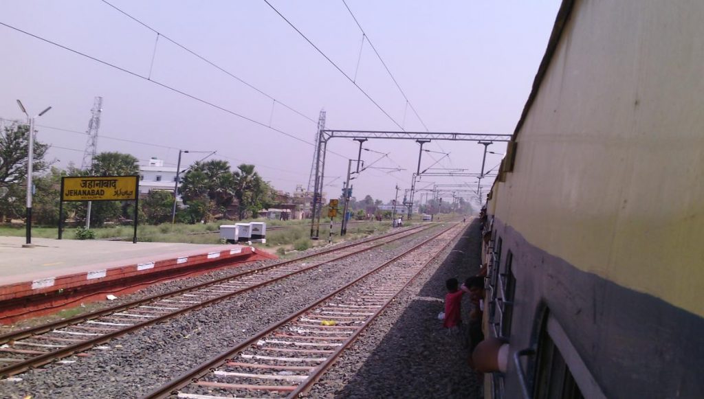 पटना-हटिया सुपरफास्ट एक्सप्रेस में चेकिंग करने गये टीटीई दल की धुनाई