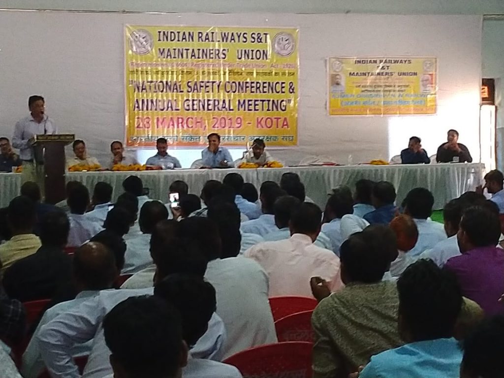 हर साल दो दर्जन से अधिक S&T कर्मचारी फेलियर-अनुरक्षण में गवां देते है जान