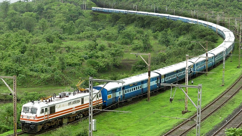 भारतीय रेल : घाटे से जूझ रहे सबसे बड़े सरकारी महकमे के निजीकरण से खत्म होंगी ये तीन समस्याएं
