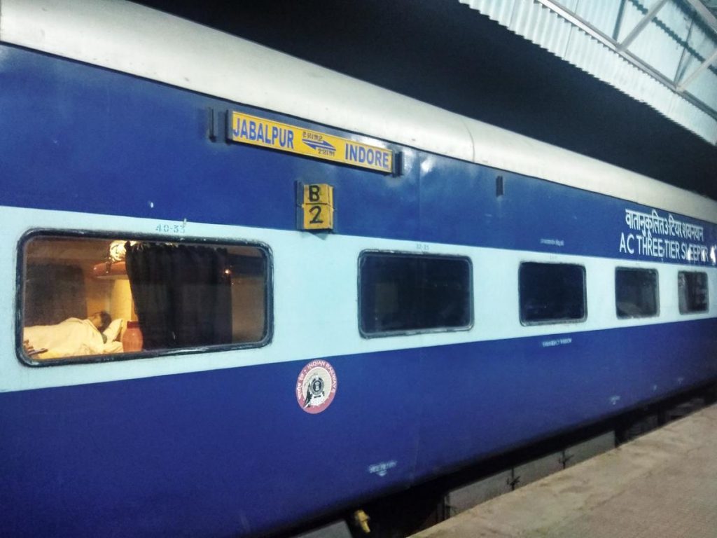रेलवे अफसर की पत्नी से छेड़छाड़ के आरोपी आरपीएफ डीआईजी का दिल्ली तबादला