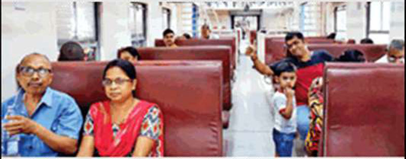 रायपुर से रायगढ़ के बीच मेट्रो लोकल का अहसास करा रही स्पेशल पैसेंजर
