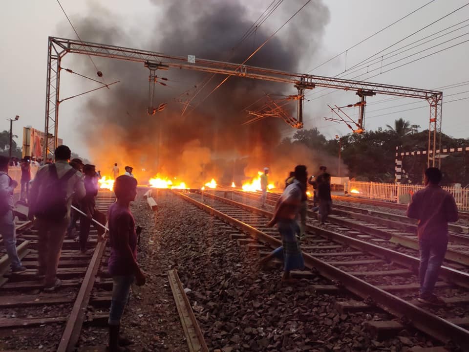 पश्चिम बंगाल में तोड़फोड़ से रेलवे को 15.77 करोड़ का नुकसान