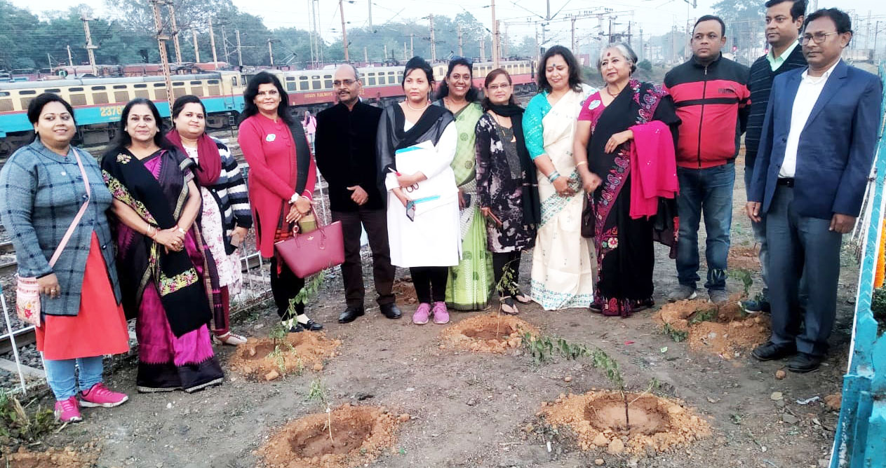 टाटानगर स्टेशन पर इनर व्हील फॉरेस्ट का उदघाटन, लगाये गये 100 पौधे