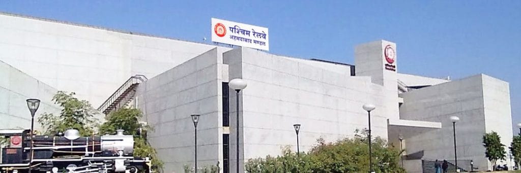 अहमदाबाद : संकेत एवं दूरसंचार विभाग में अधिकारी बहा रहे उल्टी गंगा, बिना ट्रांसफर कर दिया रिलीव