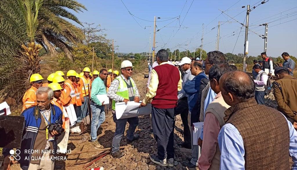 SER : राउरकेला में अतिक्रमण बना थर्ड लाइन की प्रगति में बाधक : रेल जीएम