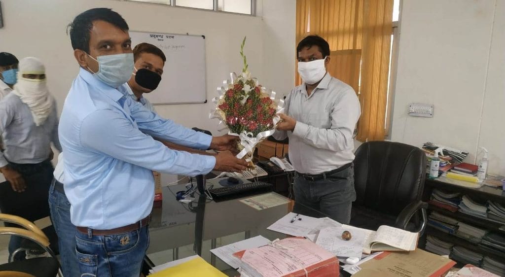 आगरा : नये सीनियर डीएसटी योगेश कुमार मित्तल ने संभाला प्रभार, आईआरएसटीएमयू ने किया स्वागत