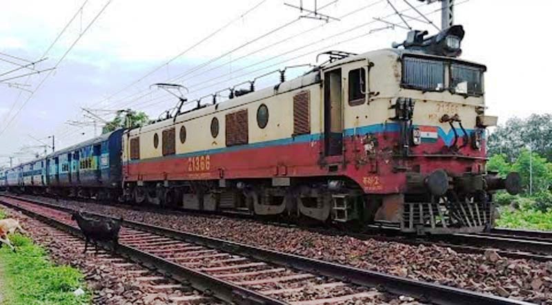 चक्रधरपुर रेलमंडल में कोरोना ब्लास्ट, कई रेलकर्मी संक्रमित, बंद की गयी शटल ट्रेन