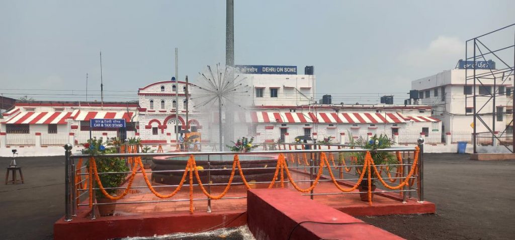 डेहरी ऑन-सोन स्टेशन चक-चकाया, दुर्घटना टालने वाले गार्ड को डीआरएम ने किया सम्मानित