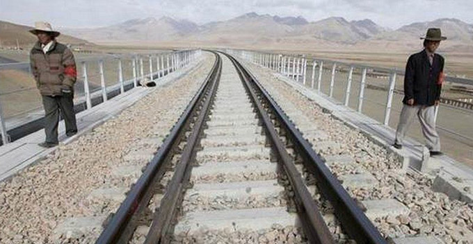 भारत को घेरने की तैयारी, नेपाल से तिब्बत तक चीन बिछा रहा रेलवे लाइन