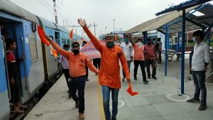 संघर्ष दिवस : निजीकरण के खिलाफ प्रदर्शन, काली पट्टी लगाकर रेलकर्मियों ने जताया विरोध