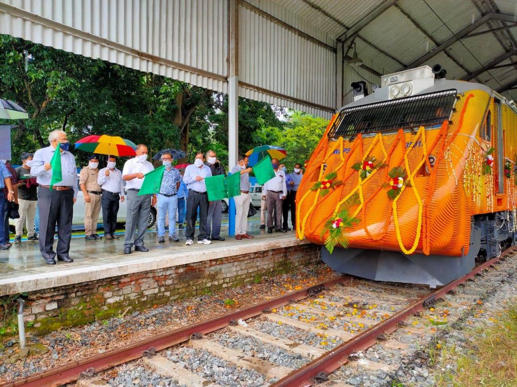 एयरोडायनामिक डिजाइन के साथ तेजस को 160 किलोमीटर की रफ्तार देने वाला लोकाे तैयार