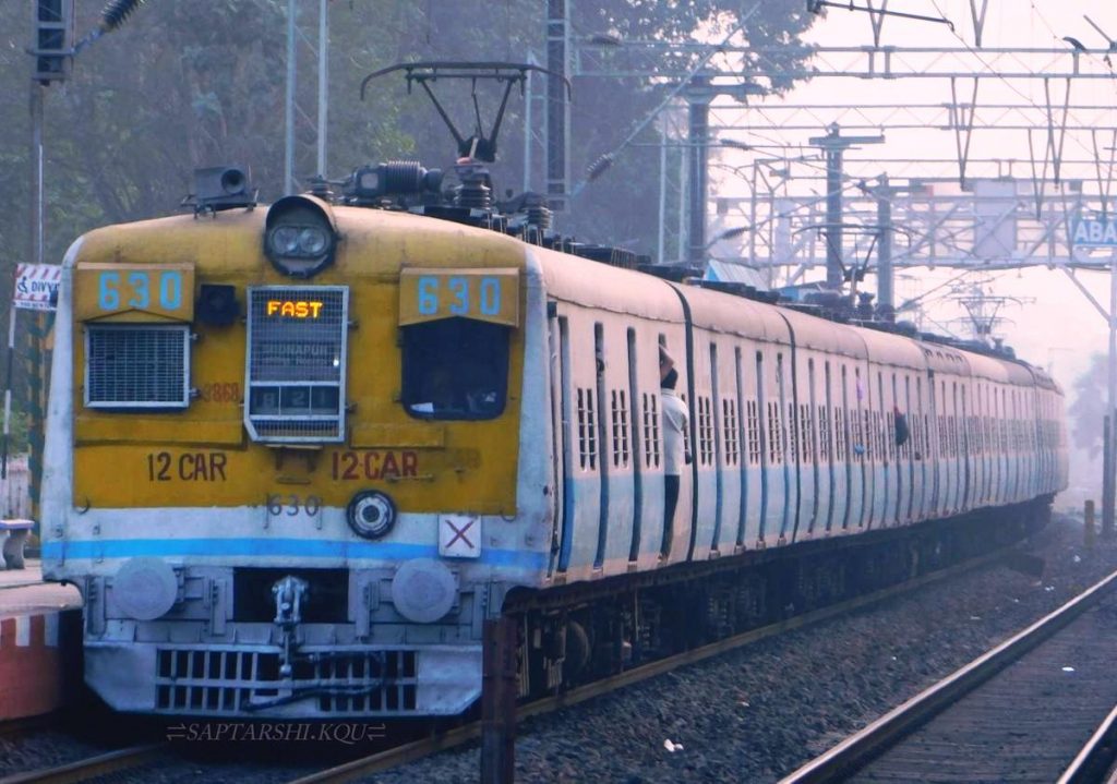 पहली रैक पहुंची तो अहसास हुआ कितनी जरूरी है लोकल ट्रेनें !!