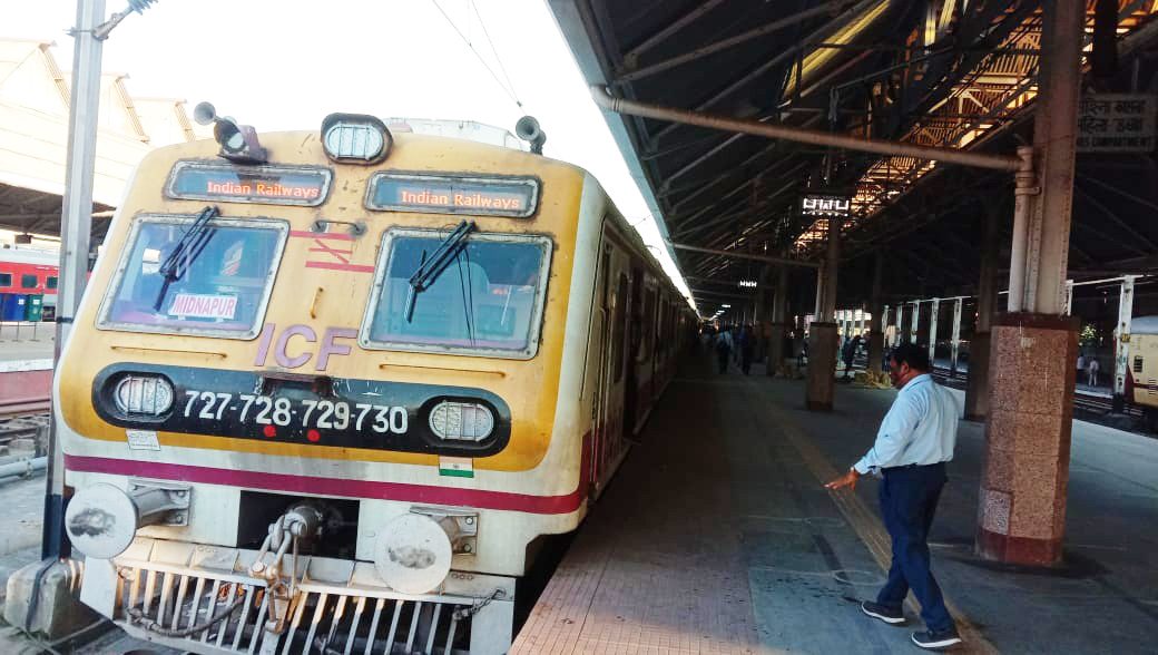 खड़गपुर -टाटानगर संभाग में आखिर क्यों नहीं चल पा रही लोकल ट्रेनें ??
