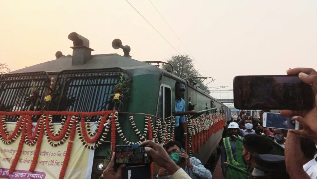 खड़गपुर-टाटानगर संभाग में बदलेगी रेल यातायात की सूरत , हावड़ा-मुंबई मार्ग पर कम होगी विलंब की समस्या : प्रधानमंत्री
