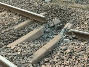 कोरोना की दहशत में बीच नक्सलियों ने बुलाया भारत बंद, लैंडमाइंस लगाकर उड़ाई रेलवे पटरी