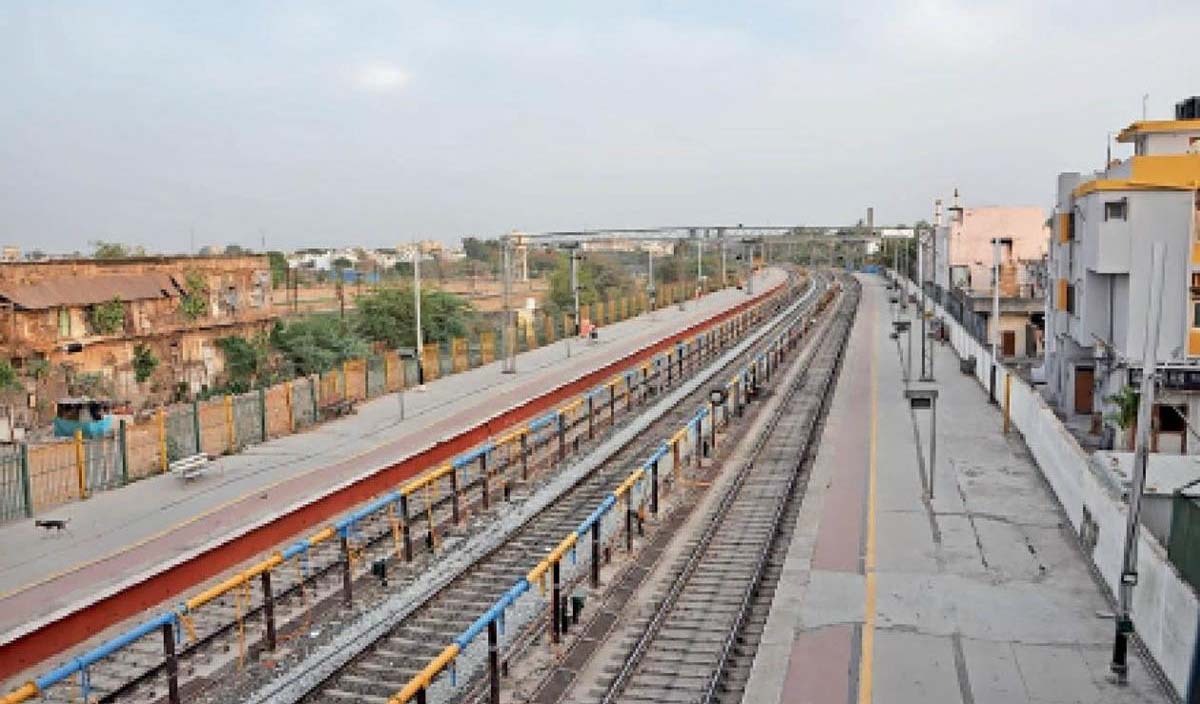 रतलाम : 22 स्टेशन मास्टरों के कोरोना पॉजिटिव होने के बाद रतलाम-इंदौर सेक्शन पर ट्रेनें बंद