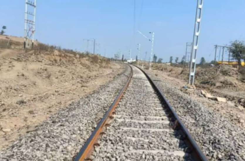 इंदौर से निमाड़ खेड़ी तक नये रेलवे ट्रैक का सीआरएस ने किया निरीक्षण, 130 किमी की रफ्तार से चलेंगी ट्रेनें