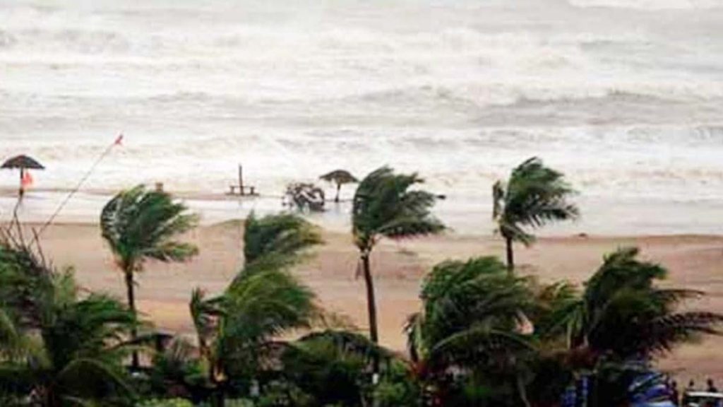 साइक्लोन यस को लेकर रेलवे ने रद्द की 74 ट्रेनें, आदेश जारी