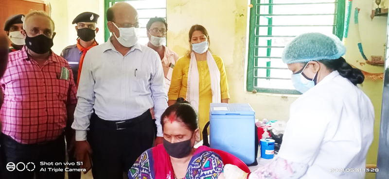 चक्रधरपुर रेलमंडल के आदित्यपुर रेलवे कॉलोनी में शुरू हुआ कोविड टीकाकरण