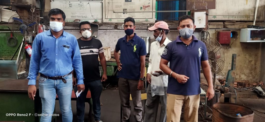 दक्षिण पूर्व रेलवे मजदूर संघ ने काली पट्टी बांधकर मनाया ब्लैक डे