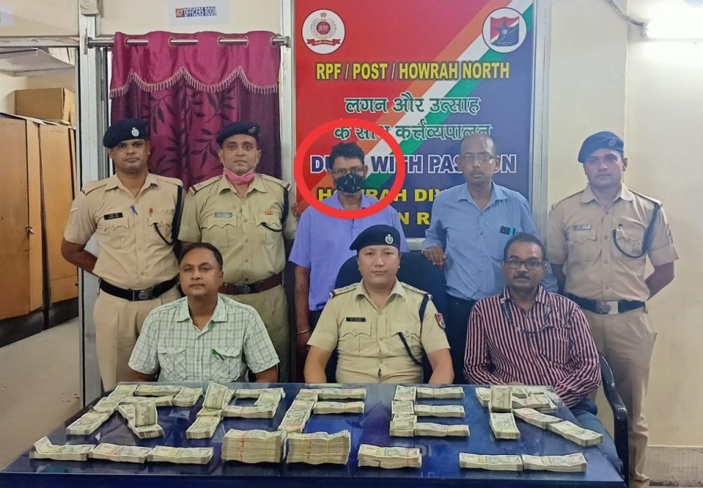 हावड़ा स्टेशन में 25 लाख की नगदी समेत यात्री गिरफ्तार