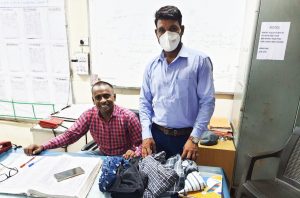 अहमदाबाद : कोरोना की आर्थिक तंगी में परेशान लोगों के सहयोग में आये रेलकर्मी