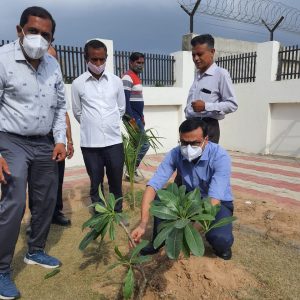 अहमदाबाद : वटवा लॉबी तथा रनिंग रुम क्षेत्र पौधारोपण, SAVE EARTH का लिया संकल्प