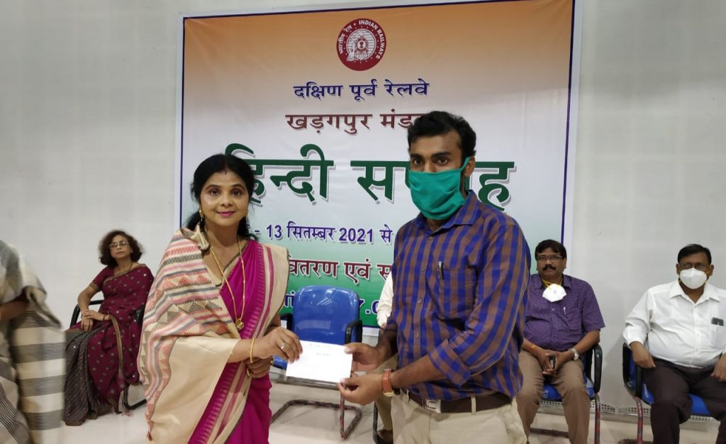 भावनाओं की सहज अभिव्यक्ति का माध्यम है भाषा, इसमें संकीर्णता का स्थान नहीं