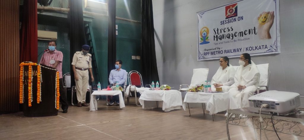 तनावमुक्त होने को दैनिक जीवन में शामिल करें योग और ध्यान : आइजी