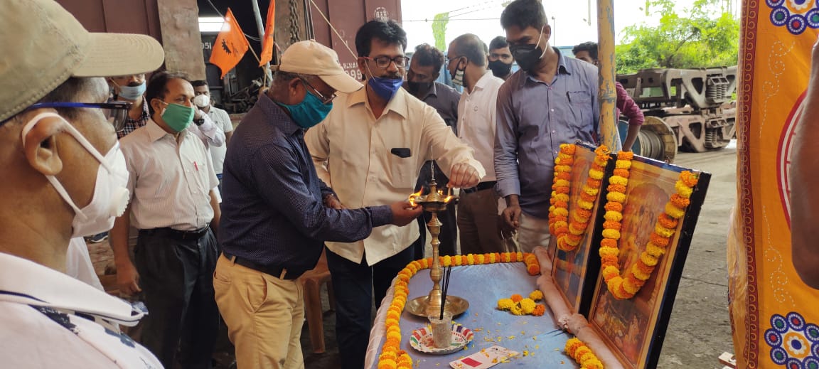 दक्षिण पूर्व रेलवे मजदूर संघ की बीसीएन, नीमपुरा शाखा के शिविर में 20 यूनिट रक्तदान