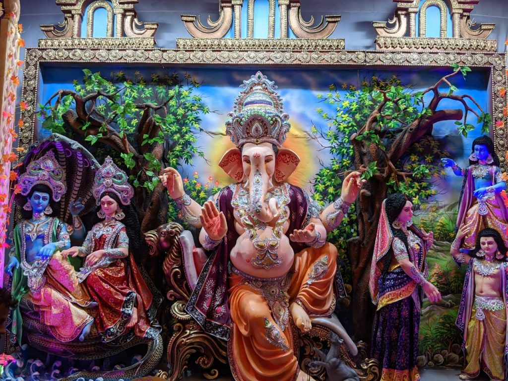 श्री गणेशाय नम: के उद्घोष से गूंजी रेलनगरी