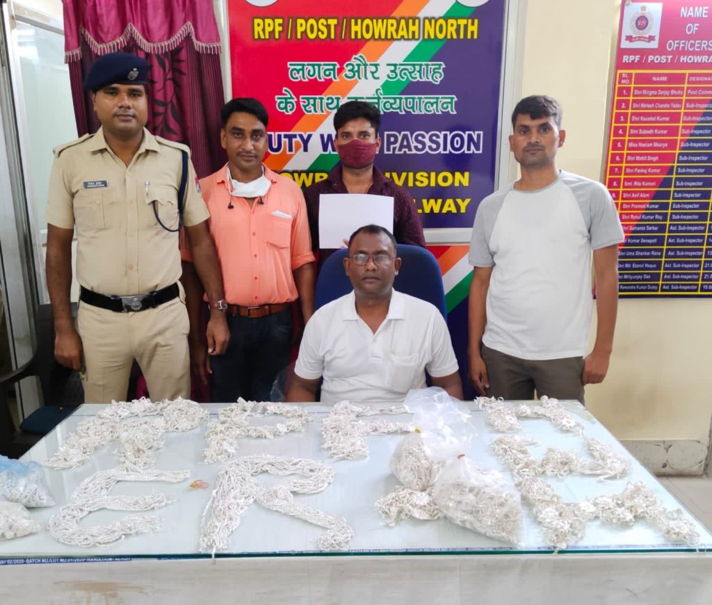 हावड़ा स्टेशन से 18 किलो चांदी के जेवरात संग एक गिरफ्तार