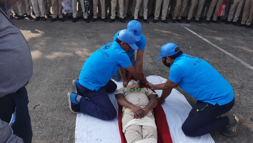 खड़गपुर : आरपीएफ जवानों ने सीखा प्राथमिक उपचार का तरीका