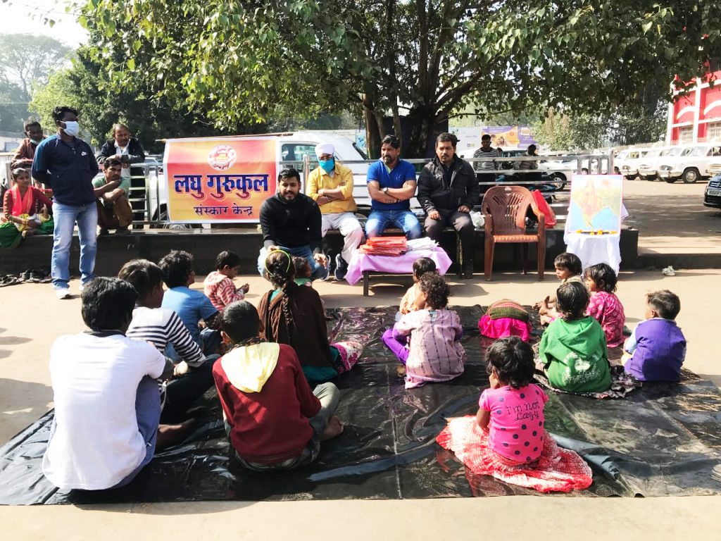 खड़गपुर : ” लघु गुरुकुल ” में पढ़ेंगे असहाय – अनाथ बच्चे