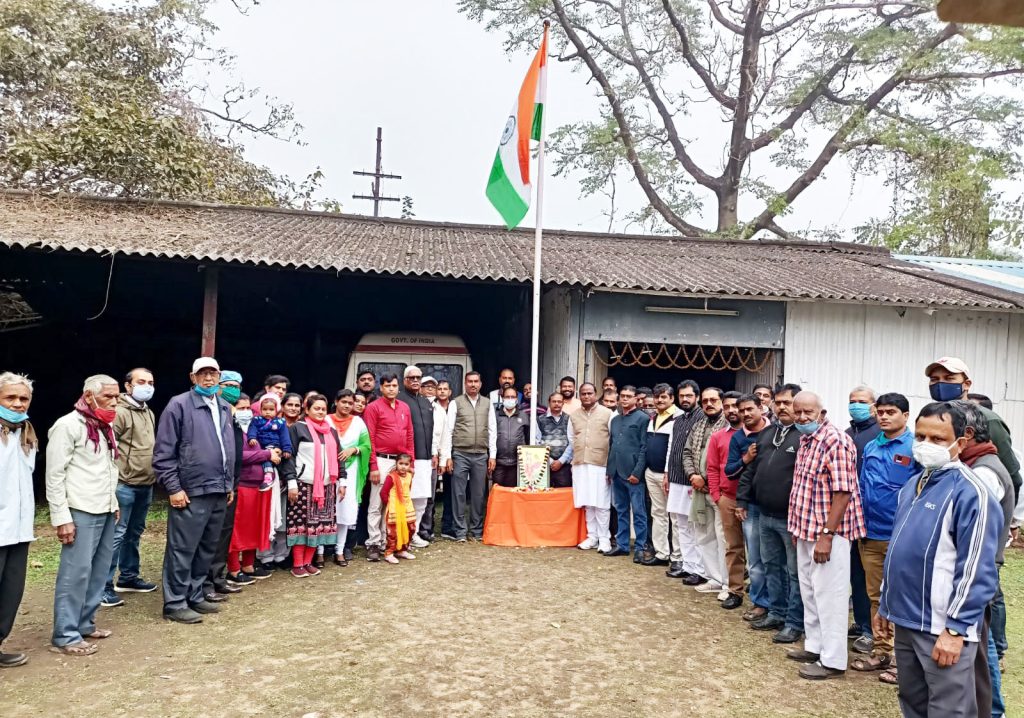 दक्षिण पूर्व रेलवे मजदूर संघ ने मनाया गणतंत्र दिवस, लहराया तिरंगा