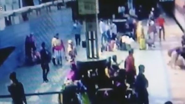 रायपुर में आरपीएफ जवान ने चलती ट्रेन से गिरी महिला की बचायी जान