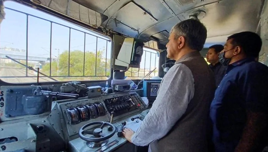 ट्रेन में रेल मंत्री को बैठाकर करायी गयी दो ट्रेनों की टक्कर, ‘कवच’का हुआ सफल परीक्षण