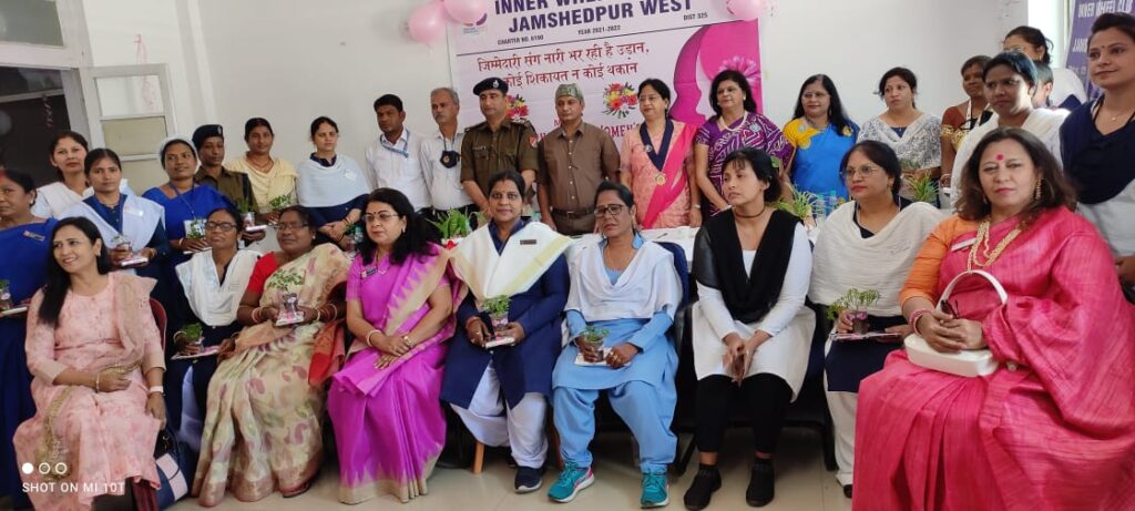 टाटानगर स्टेशन पर इनर व्हील क्लब ने महिला रेलकर्मियों को किया सम्मानित
