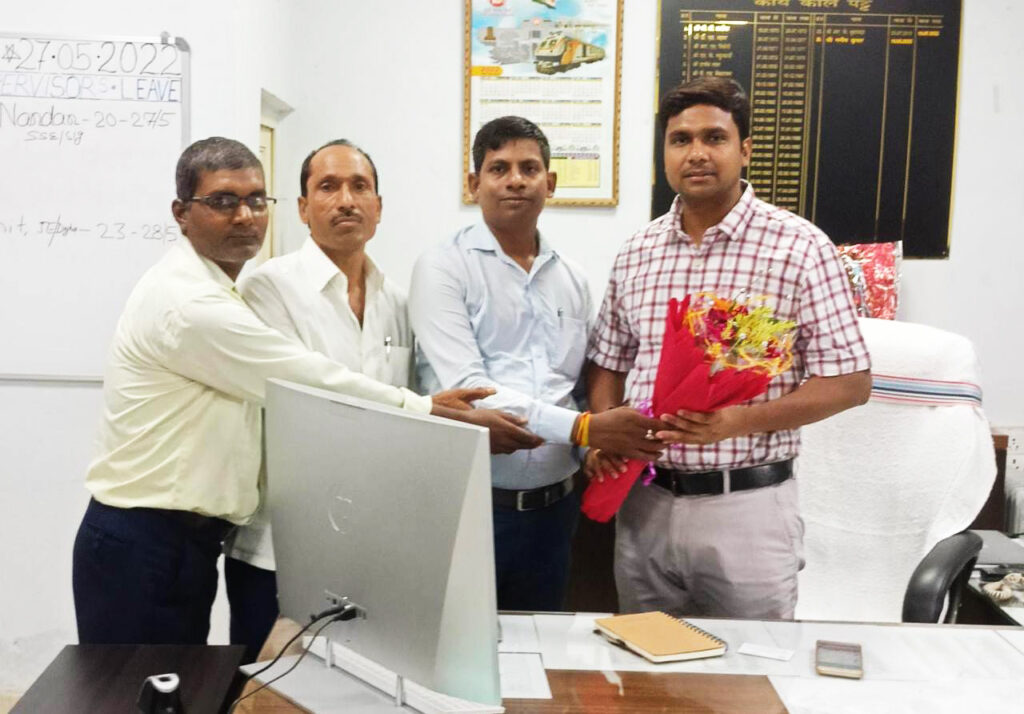 दानापुर सीनियर डीएसटीई के साथ IRSTMU नेताओं ने कर्मचारी समस्याओं पर किया मंथन