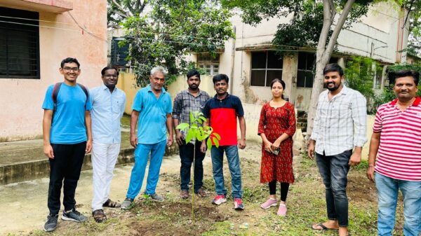SAVE EARTH NGO ने अहमदाबाद की रेलवे कॉलोनियों में किया पौधरोपण